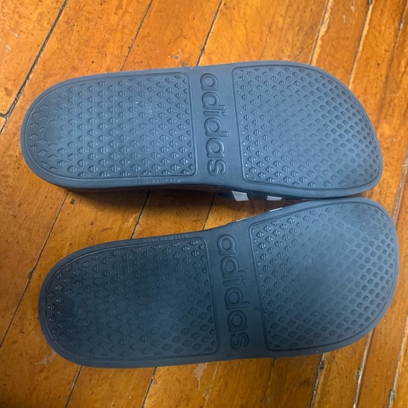 Men’s Adidas slides size 8 Black - Picture 7 of 9